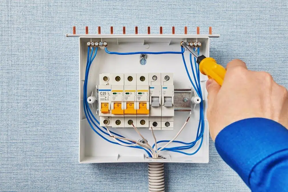 ELECTRICIDAD Y CABLEADO